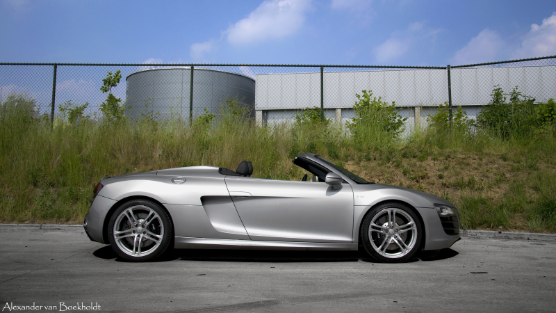 Illustration for article titled Audi R8 V10 Spyder: Pure Car Porn